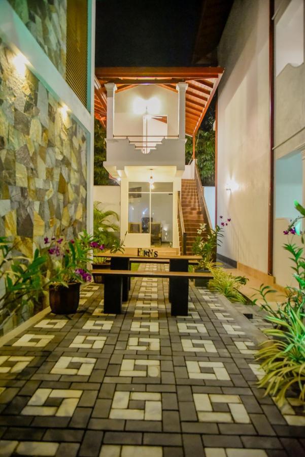 Villa De White Sambur Hikkaduwa Exterior foto