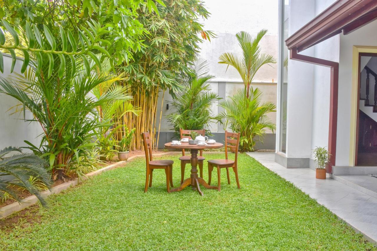 Villa De White Sambur Hikkaduwa Exterior foto